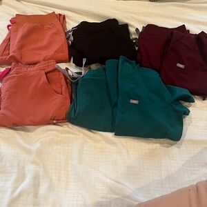 Figs Scrubs Lot size Small